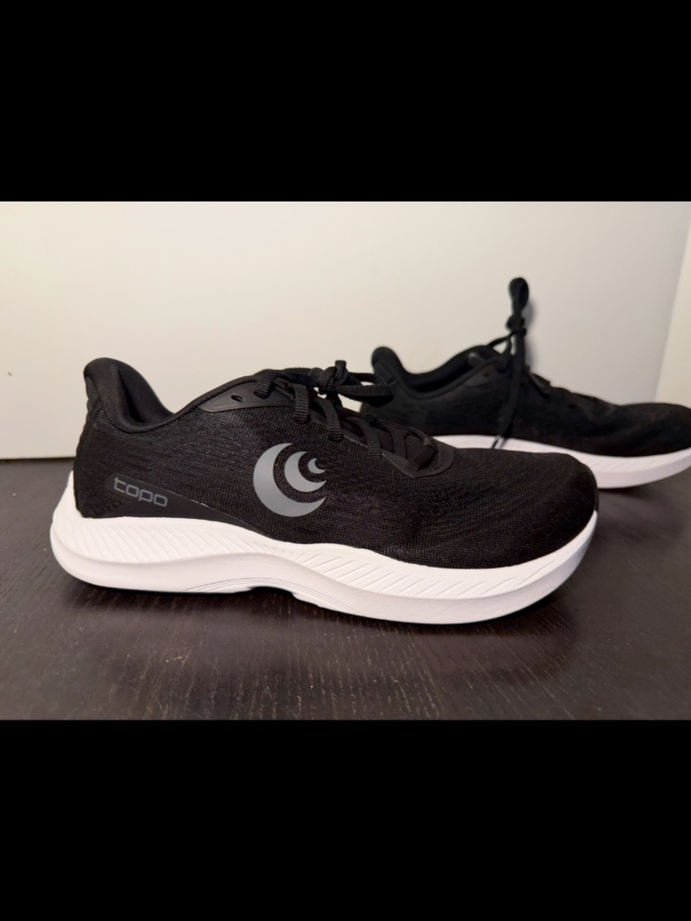 Topo Athletic Fli-Lyte 5 Running Shoes Sneakers Black/White Womans 7.5